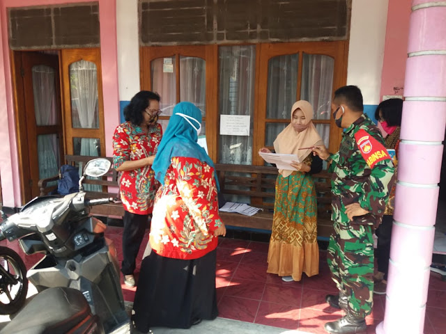 Babinsa Koramil 10/Gantiwarno Dampingi Warga Dalam Pelaksanaan KB