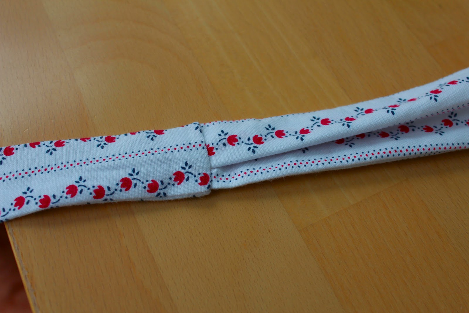 sewing galaxy: Dirndl nähen, Teil 7