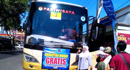 Tiga Bis Antar Ratusan Warga Bondowoso Mudik Lebaran Gratis ke Madura