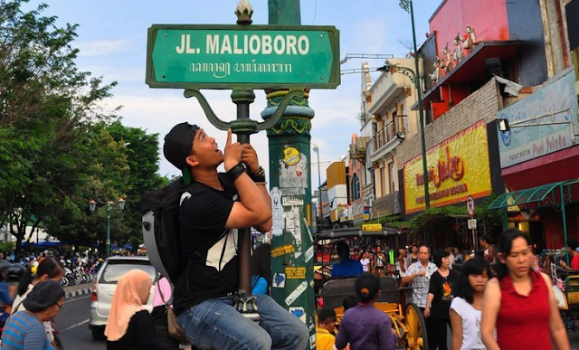15 Aktivitas Seru di Malioboro, Yogyakarta Yang Bisa Kamu Lakukan 15 Aktivitas Seru di Malioboro, Yogyakarta Yang Bisa Kamu Lakukan