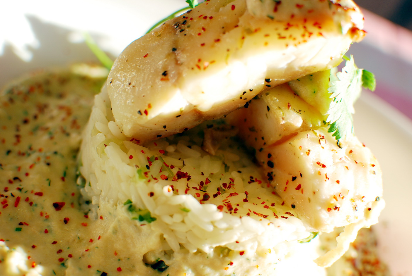 горбуша в сливочном соусе в духовке. стейк под чесночным соусом. соус для креветок. форель под чесночным соусом на картофельной подушке. треска в чесночном соусе.