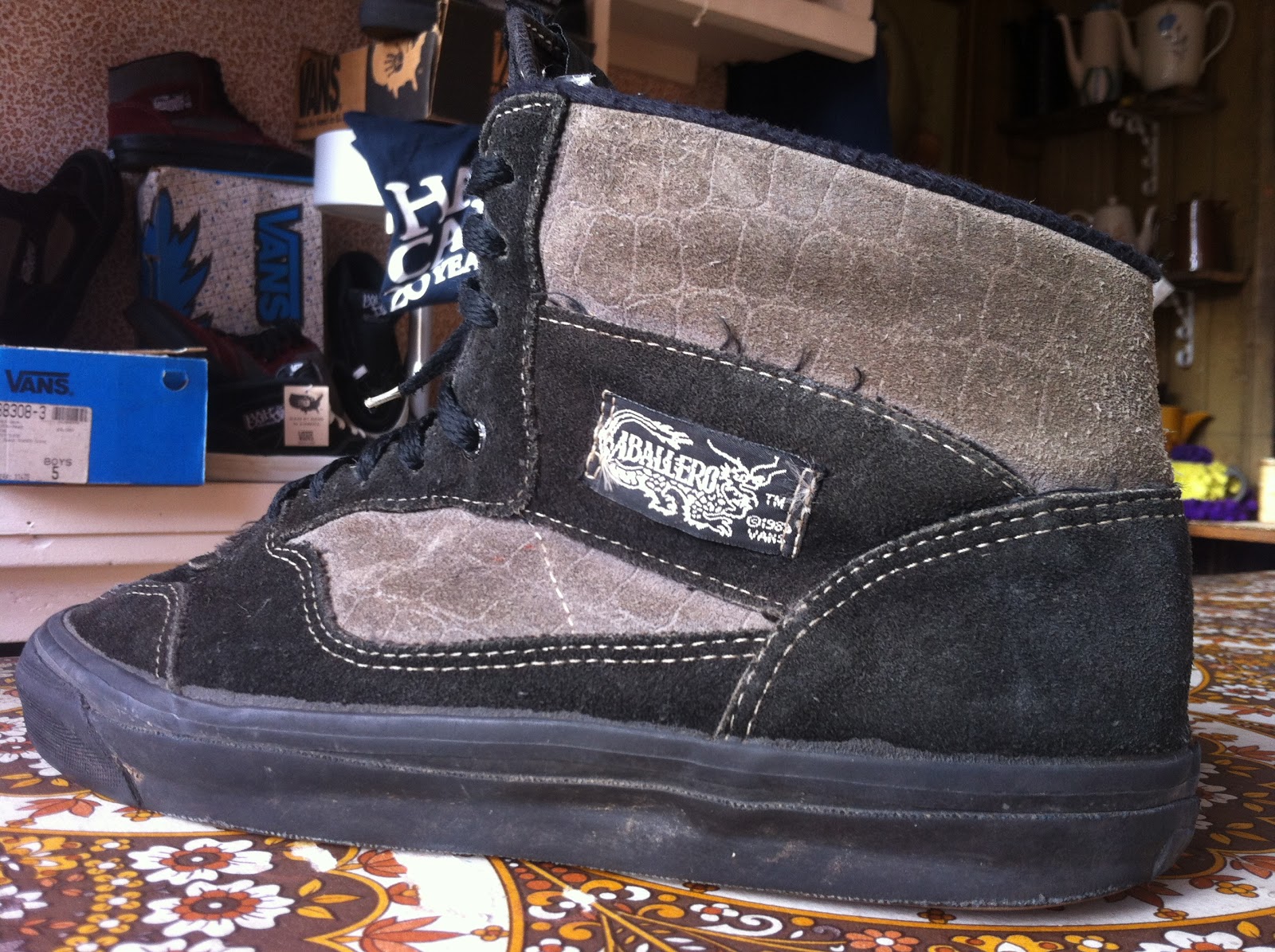 theothersideofthepillow vintage VANS black charcoal FULL
