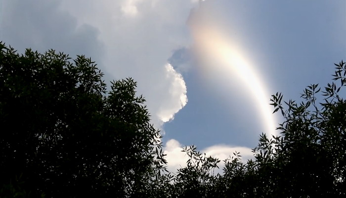 Vídeo del impresionante fenómeno en el cielo captado en Moscú, Rusia Crosrusia