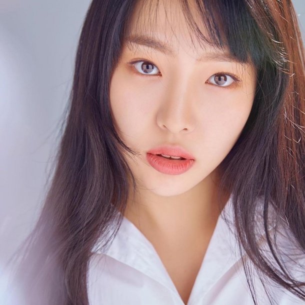 hwang shin hye nin k z lee jin yi oyuncu olarak yg ye girdi netizen hwang shin hye nin k z lee jin yi oyuncu olarak yg ye girdi netizen