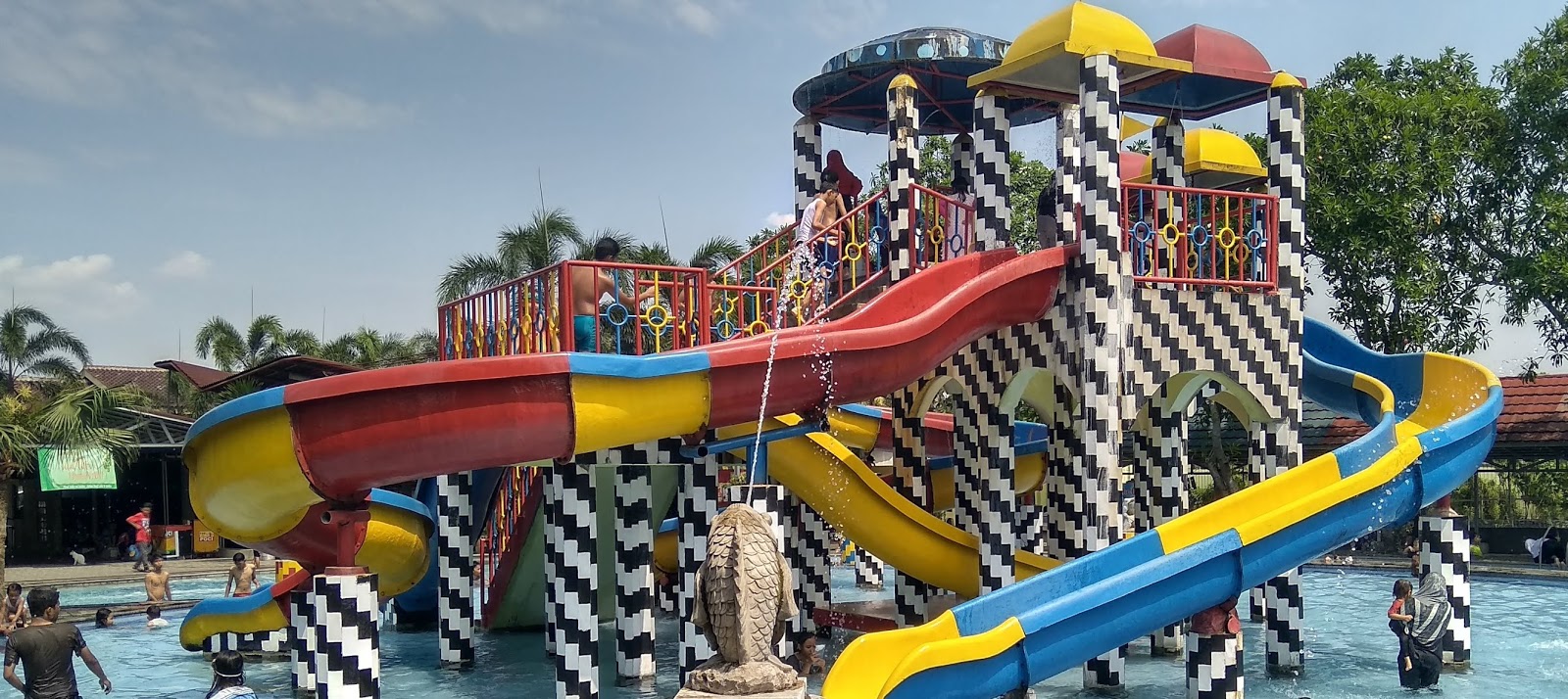 5 Kolam Renang Terlengkap di Depok, Jawa Barat - Aya Zahir