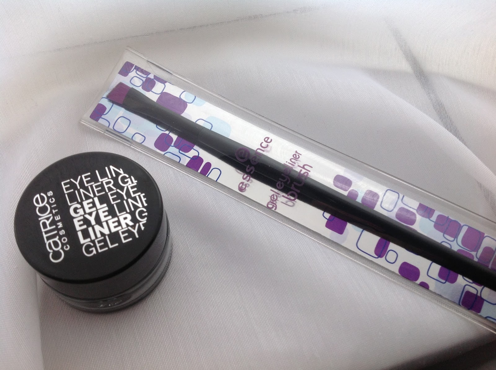 Glossiequeen! Catrice Gel Eyeline & Essence Gel Eyeliner Brush