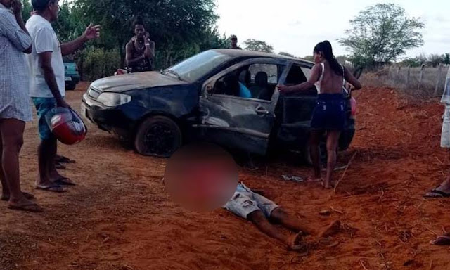 Jacobina: Homem fica ferido após carro capotar em Caatinga do Moura