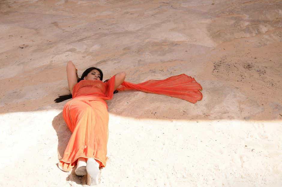 anushka-Shetty-images-in-orange-saree-2021
