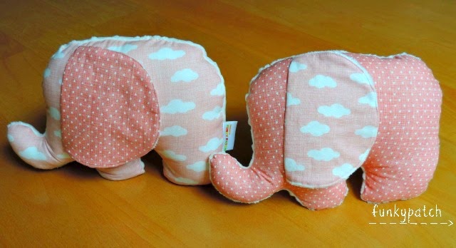 Peluches/cojines con forma de elefantitos