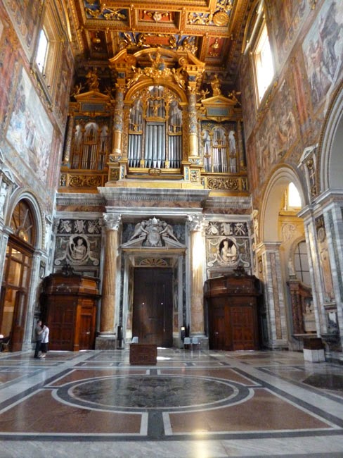 Transepto direito da Catedral de ROma, São João em Latrão