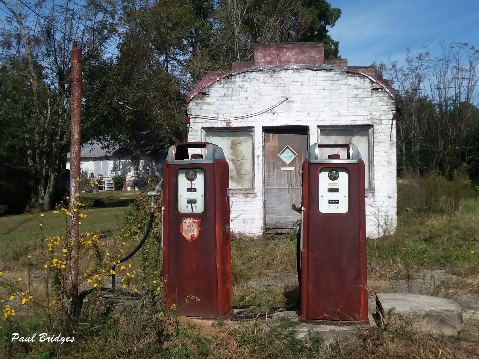 Old Gas/Service Station in Twin City
