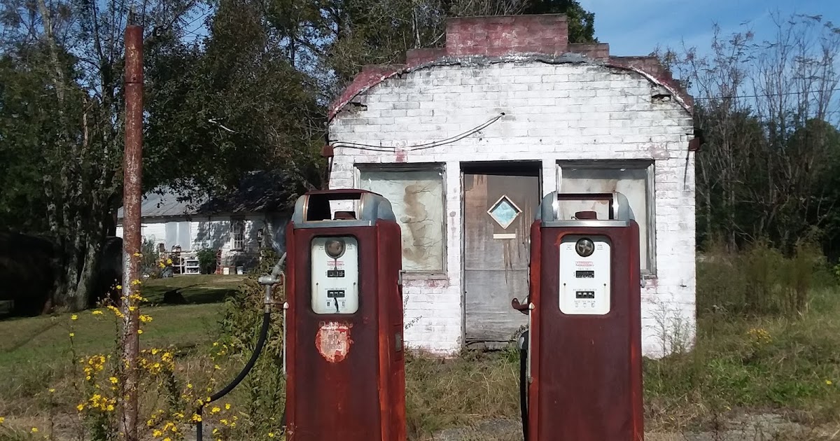 Old Gas/Service Station in Twin City
