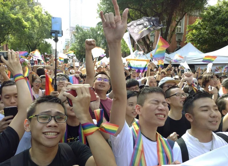 24 Powerful Images From The First Day Of Marriage Equality In Taiwan 24 Powerful Images From The First Day Of Marriage Equality In Taiwan