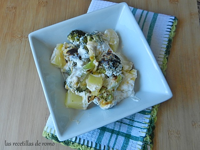 "Brócoli con patatas y queso"
