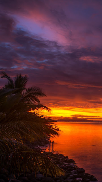 Tropical Island Sunset and iPhone desktop wallpaper