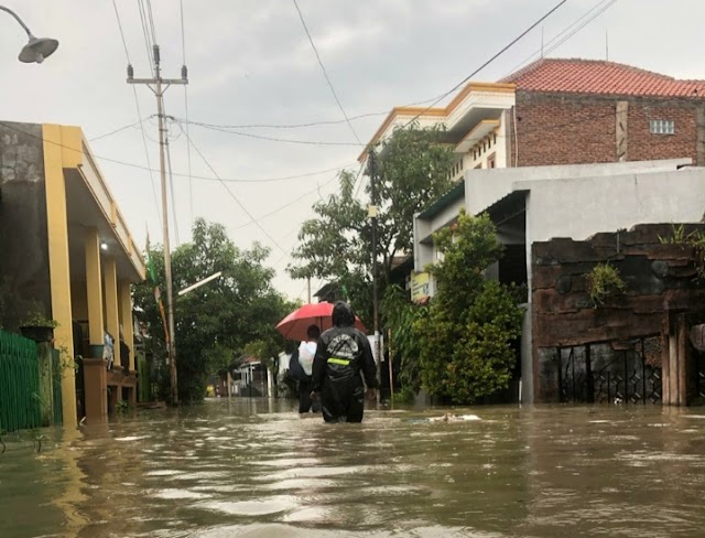 Terparah, Perum Batursari Asri Mranggen Tergenang Banjir 70 cm.