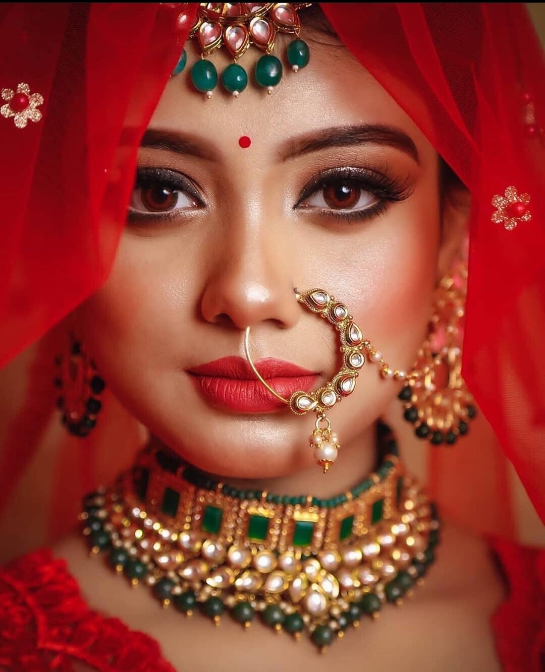 Северные индийцы. Индия девушки на улице. Индусская женщина. Aishwarya rajesh. Индианка в сари.