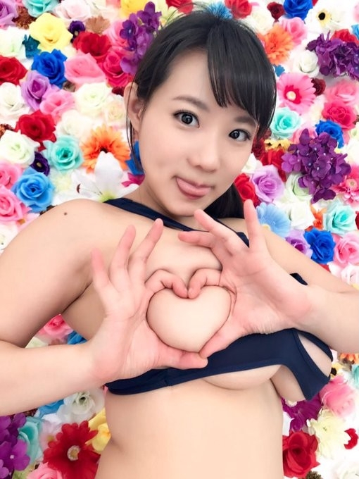 편의점 가는 AV배우 복장 - 디쁠