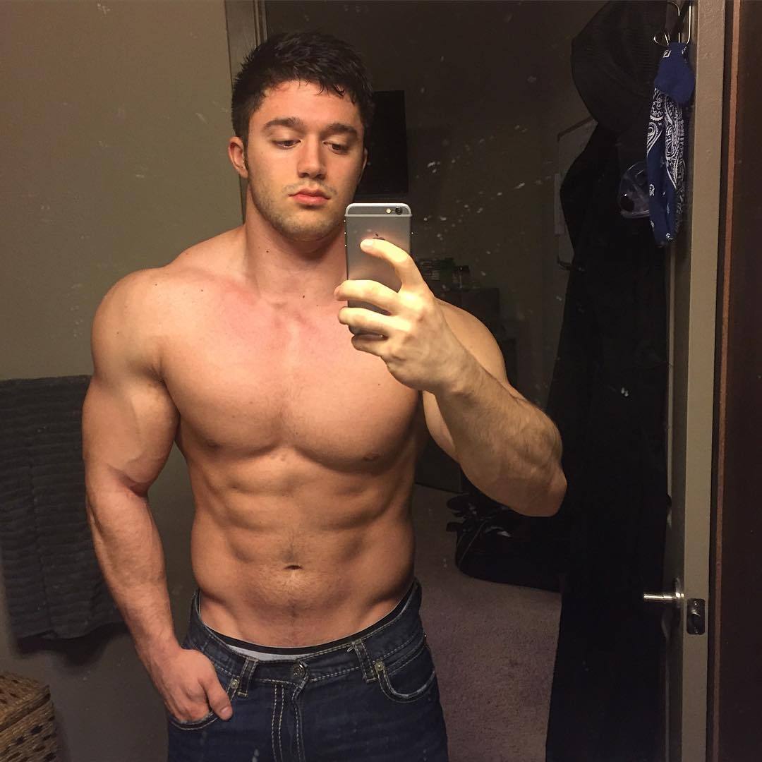 young-beefcake-hunks-blake-mouyassar-sexy-straight-muscular-dude-selfie