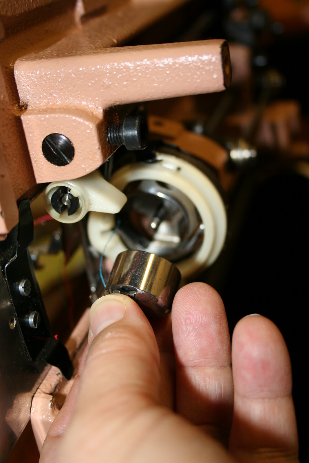 Tammy's Craft Emporium Necchi Lelia 513 how to thread the bobbin