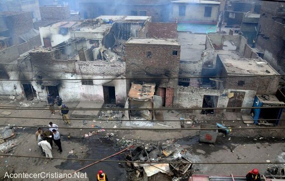 Casas de cristianos quemadas en Pakistán