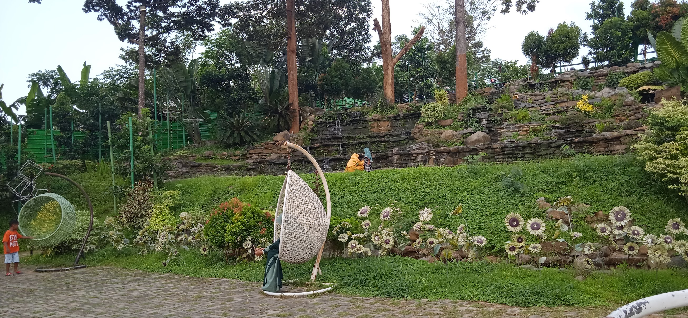 ARA IS FUN Travelling Super Seru dengan Sajian Bukit