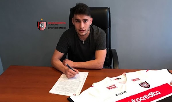 Oficial: Chacarita Juniors, firma cedido Leandro Martínez