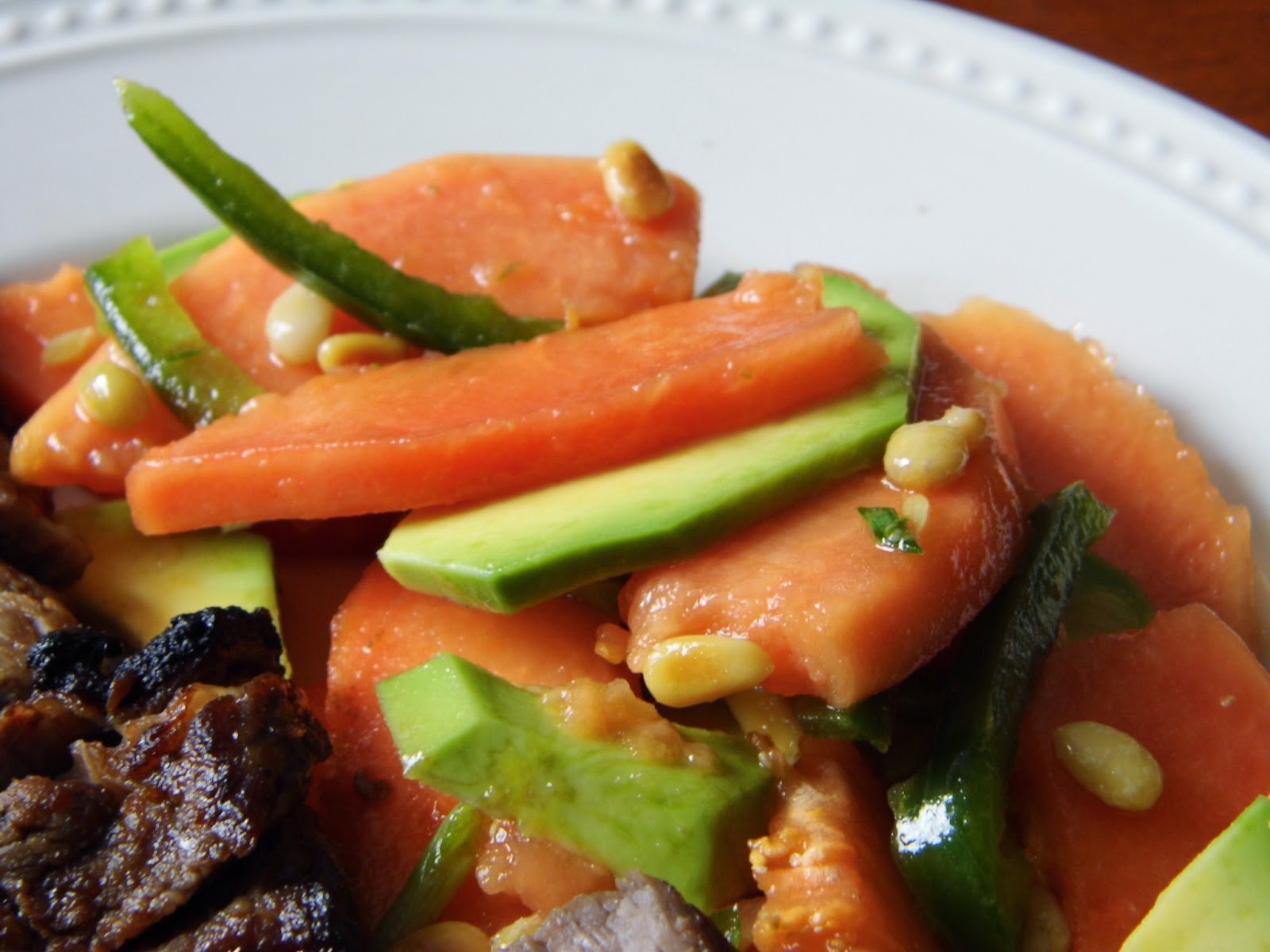 One Mother Hen: Papaya Marinated steak w/ papaya salad