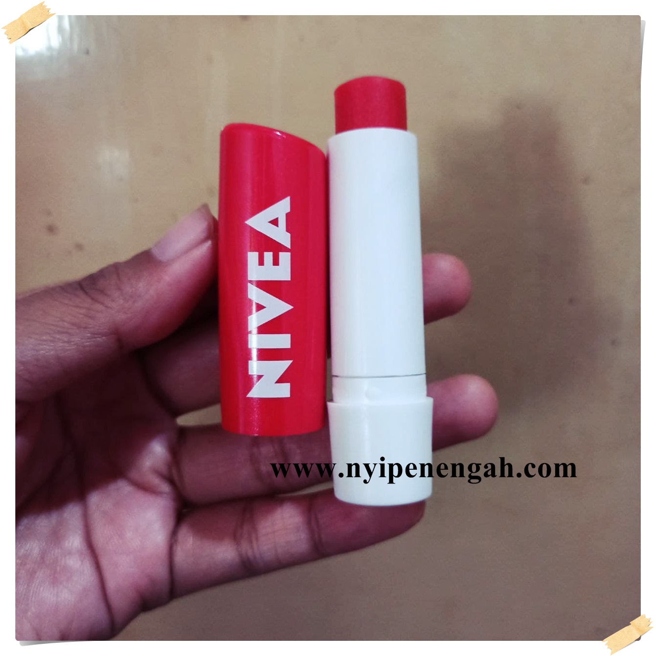 Review Lip Balm Nivea Strawberry Shine Nyi Penengah Dewanti