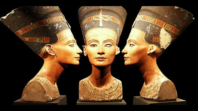 Скульптурный портрет Нефертити в высоком синем парике. Совмещенные ракурсы. Известняк. 14 в. до н.э. Берлин, Египетский музей