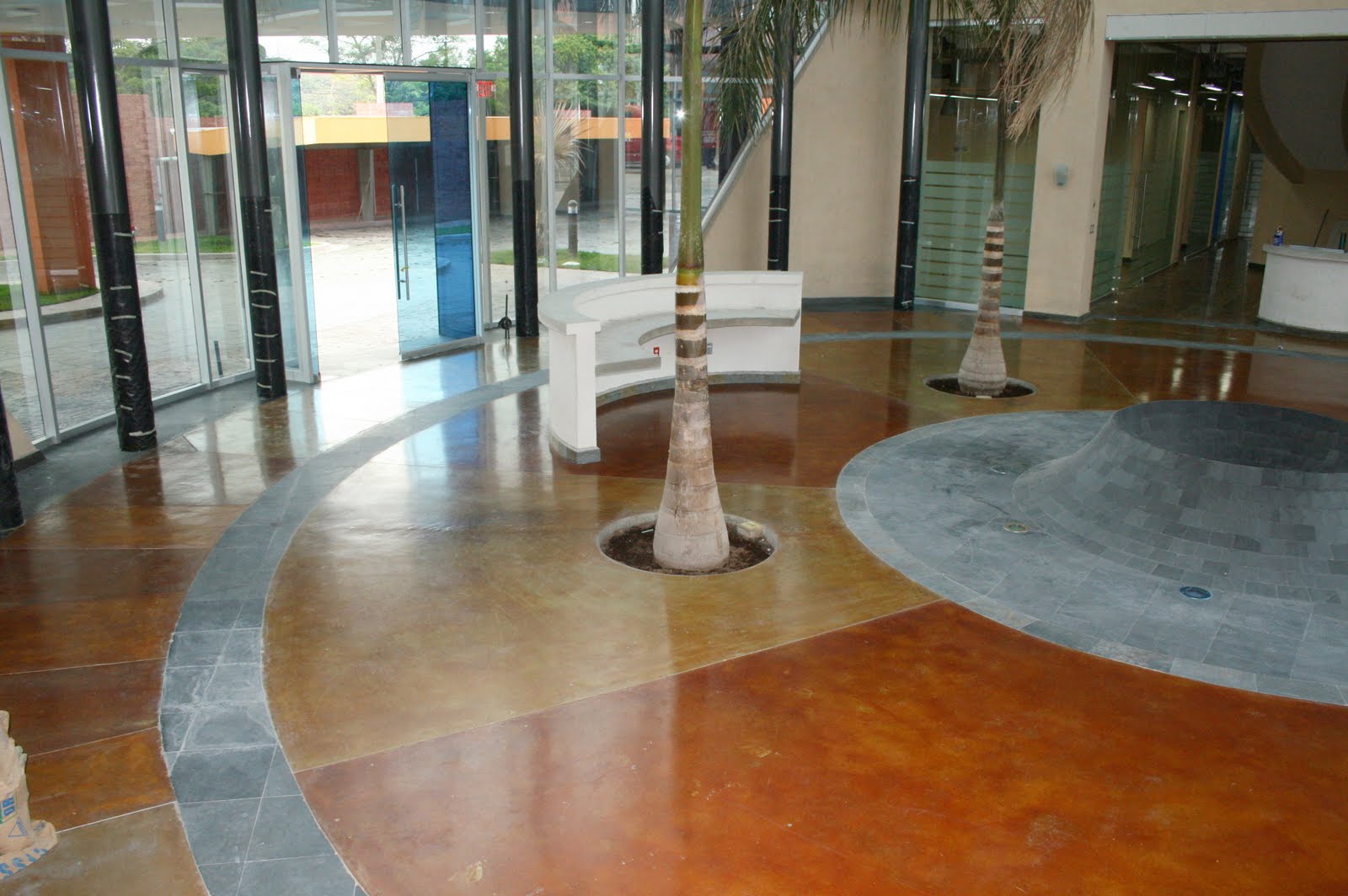 Pinturas de Poliuretano para pisos: PINTURAS Y RECUBRIMIENTOS