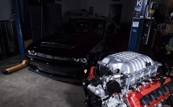 Así se fabrica el motor V8 HEMI del Dodge Challenger SRT Demon