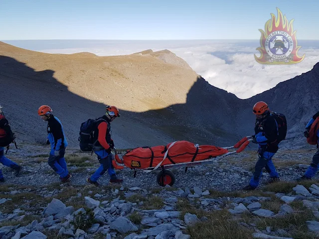 Η επιχείρηση ανάσυρσης και μεταφοράς ορειβάτη που έχασε τη ζωή του στο Όλυμπο (βίντεο)