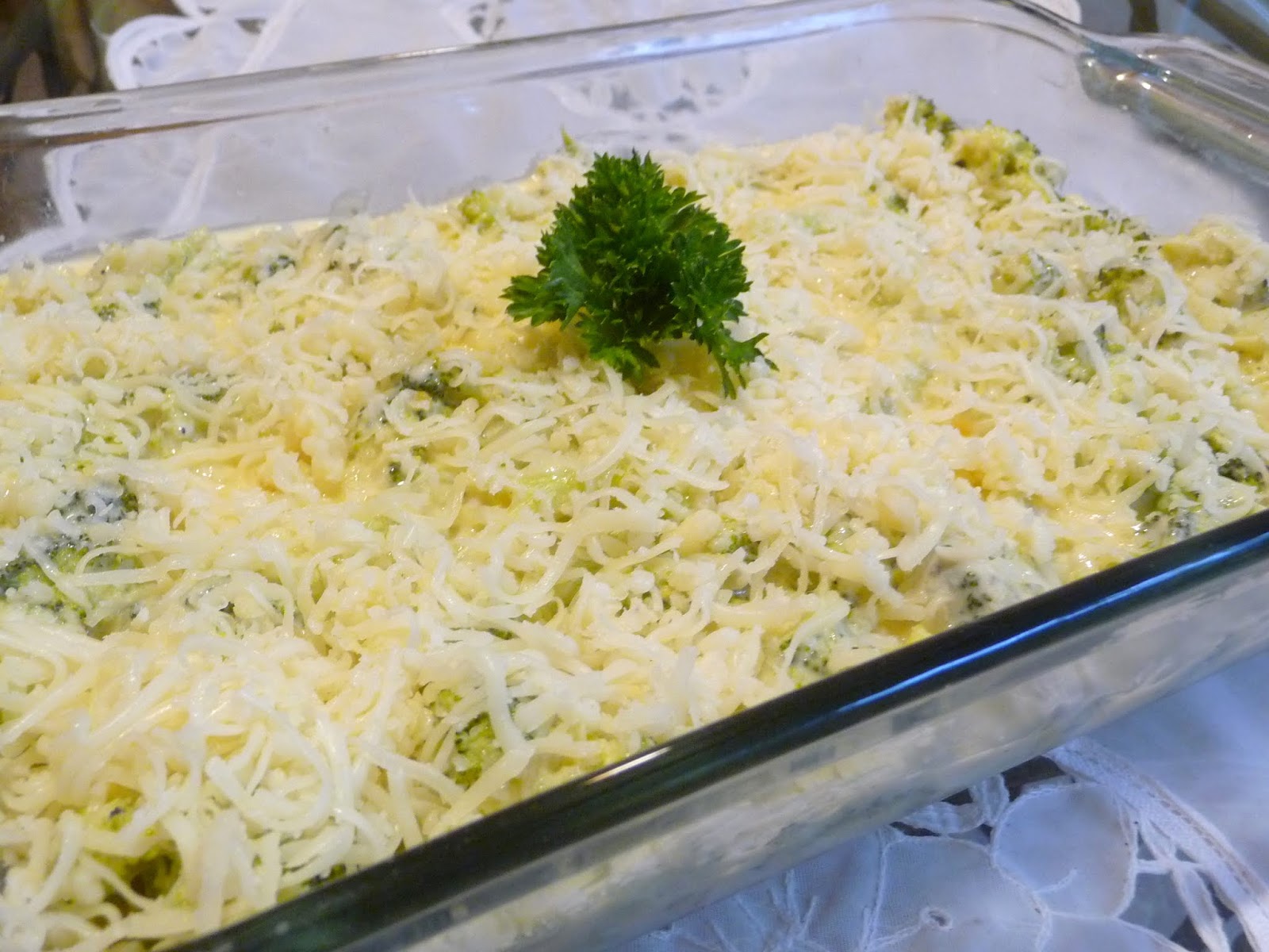 CREAMY BROCCOLI SWISS CHEESE BAKE