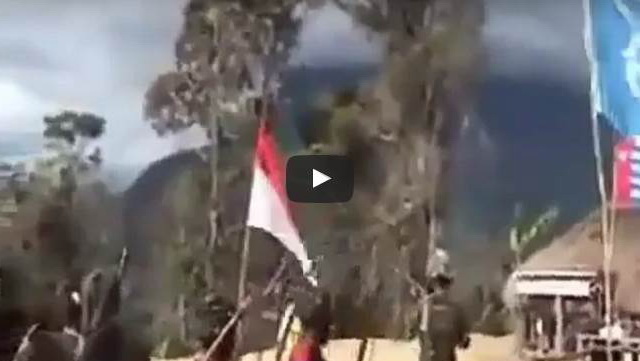 VIDEO: Bendera Merah Putih Di Papua Yang Disobek Dan Dibakar Ini Menjadi Viral