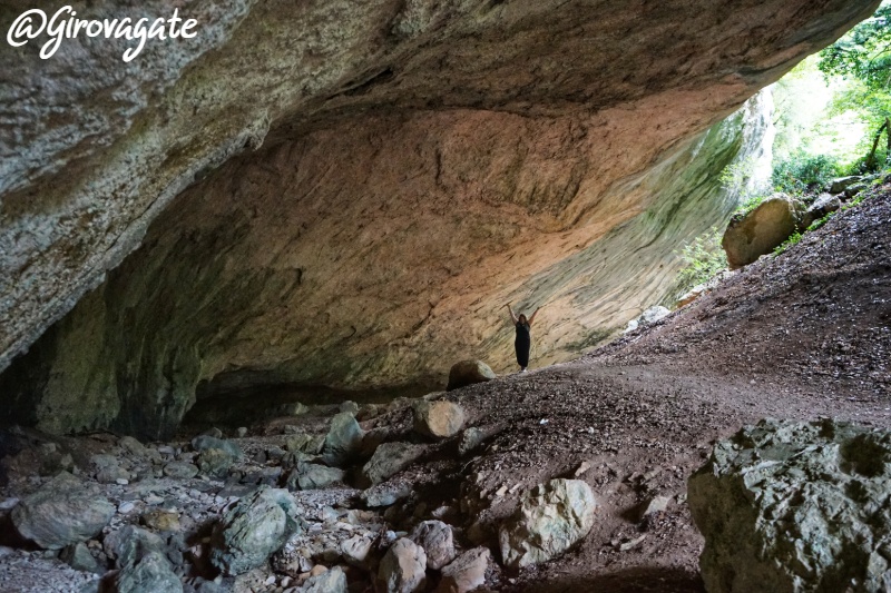 valle scappuccia gola della rossa frasassi