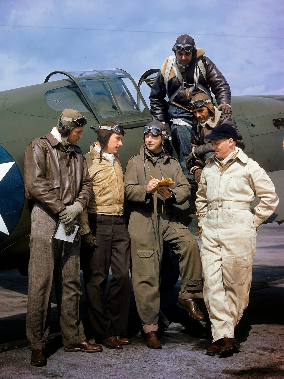 http://1.bp.blogspot.com/-oQr4ucNQATo/VLabbZqbImI/AAAAAAABOLQ/JgabFkoMZCI/s1600/Rare+Color+Photographs+from+World+War+II+(22).jpg