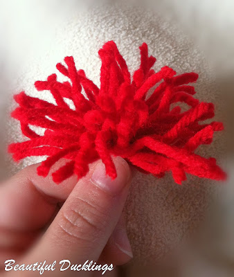 How to Make a Messy Pom Pom Using Your Hands photo tutorial