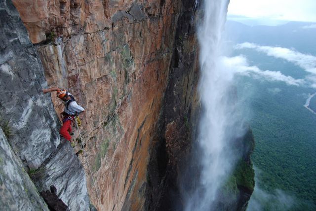 escalando a cachoeira mais alta do mundo