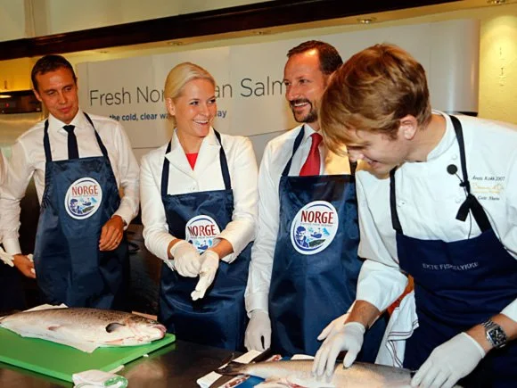 Crown Prince and Crown Princess take part in a master class on salmon filleting