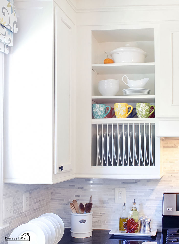 DIY - Inside Cabinet Plate Rack - Remodelando la Casa