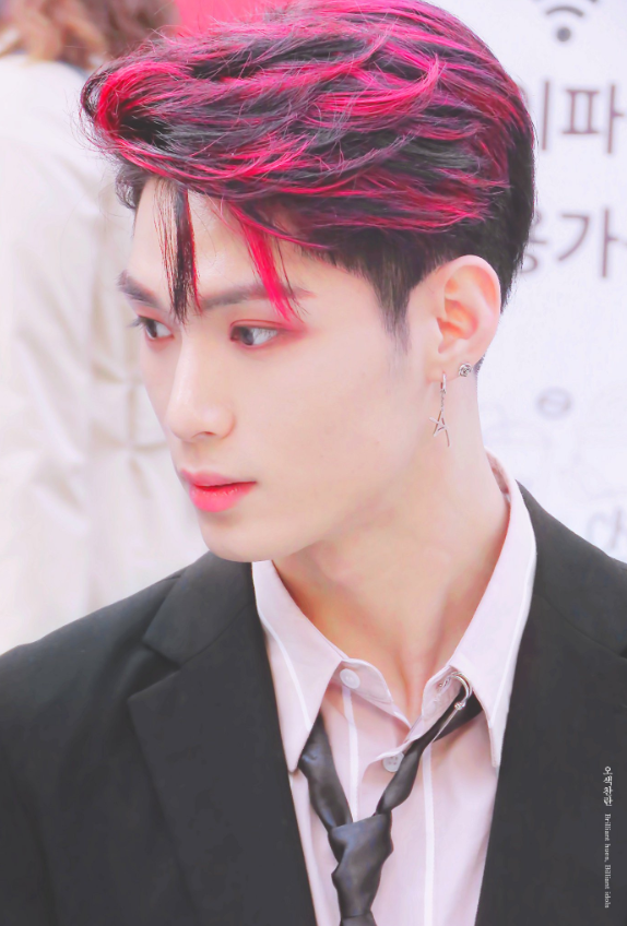 빨간머리가 진짜 잘 어울리는것 같은 남돌 | 인스티즈