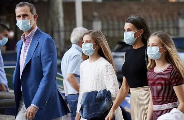 King Felipe, Queen Letizia and their daughters Princess Leonor and Infanta Sofia. Macarena suede espadrille wedges, Zara skirt