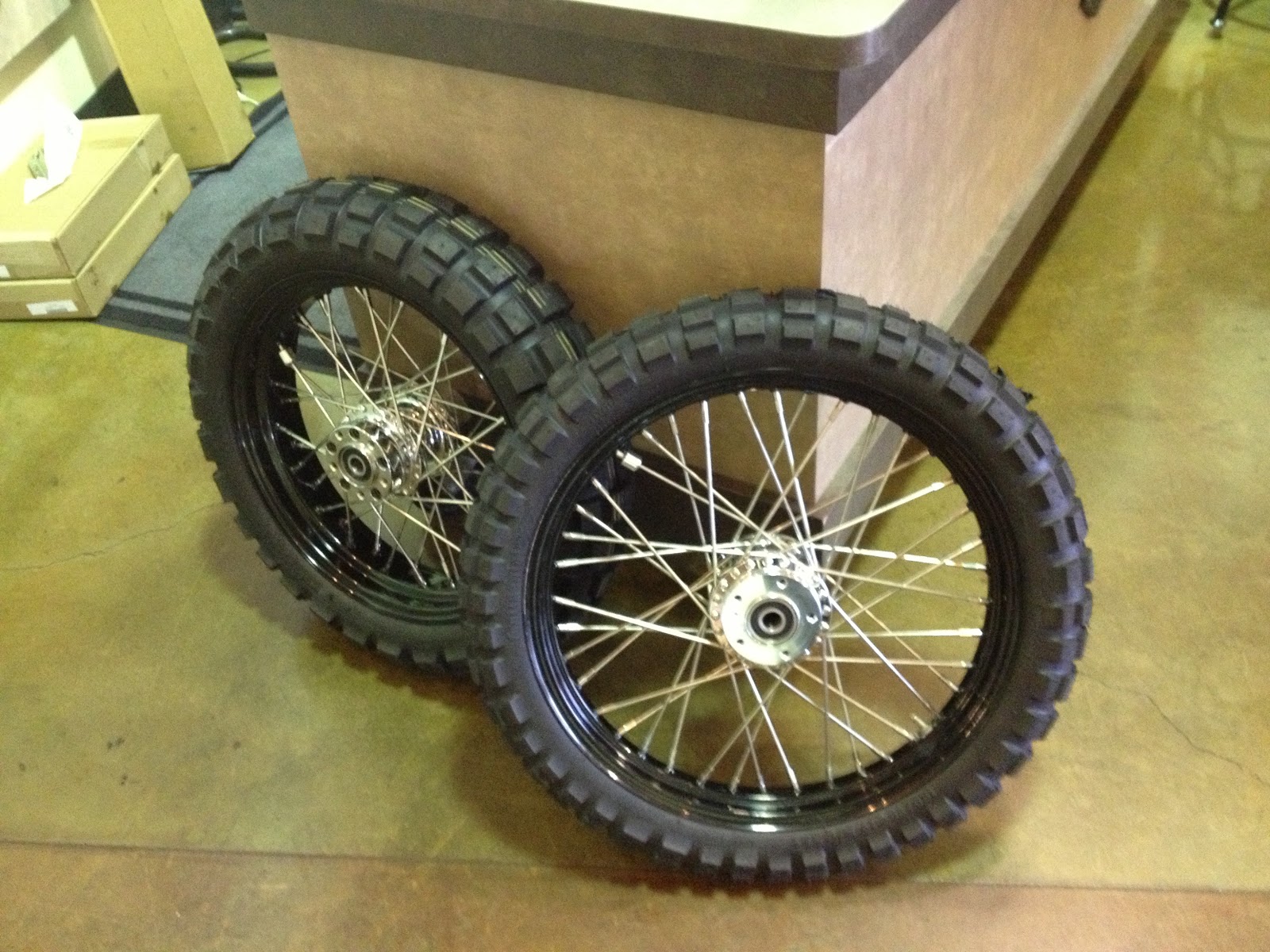 motorcycle outrigger wheels