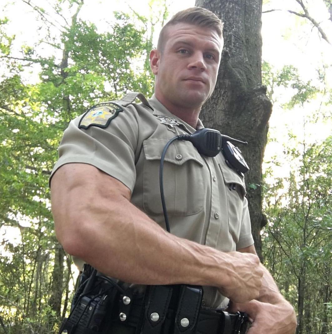Beefy Muscle Daddy In Uniform