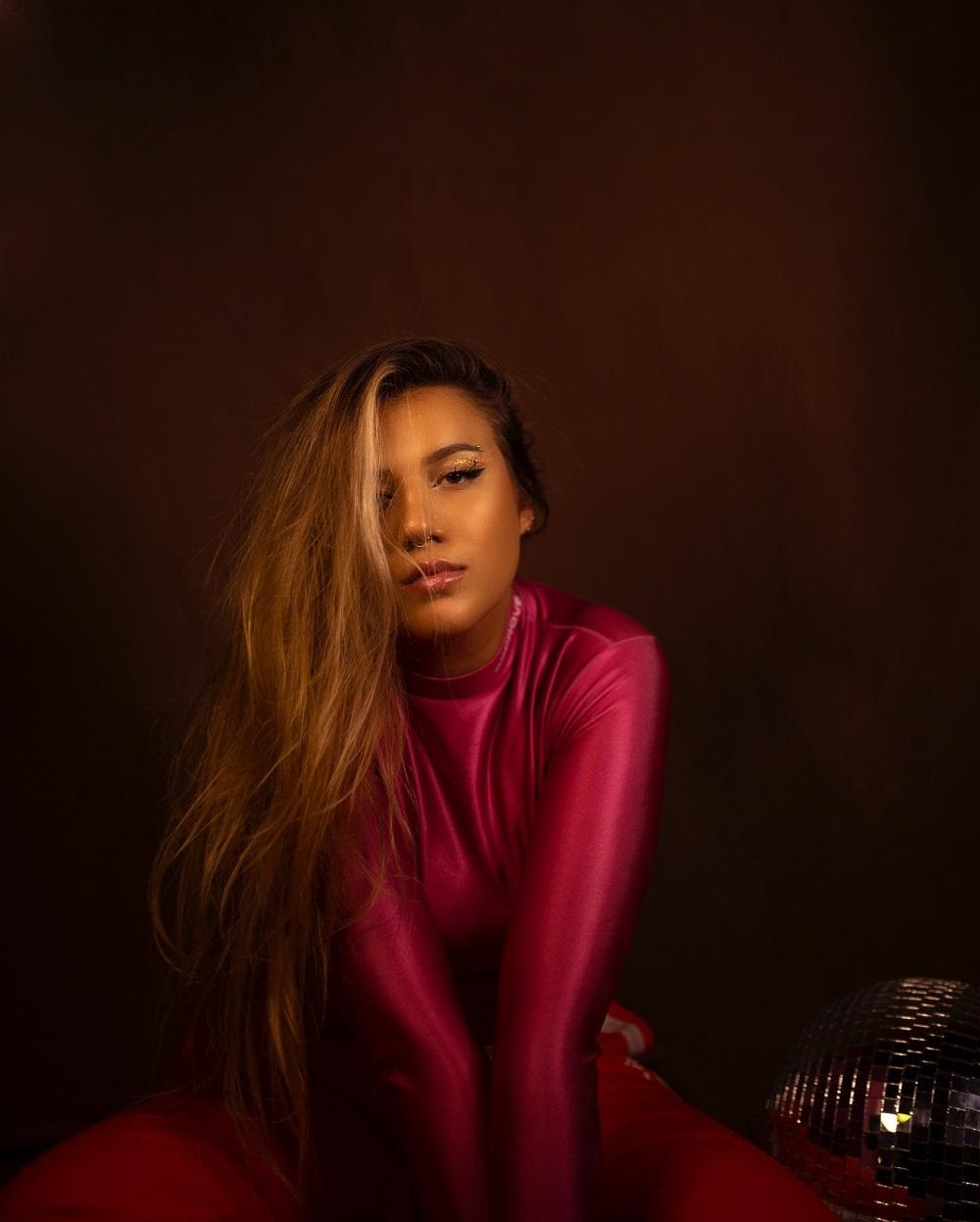 elana dara entra na lista de artistas para ficar de olho elana dara entra na lista de artistas para ficar de olho