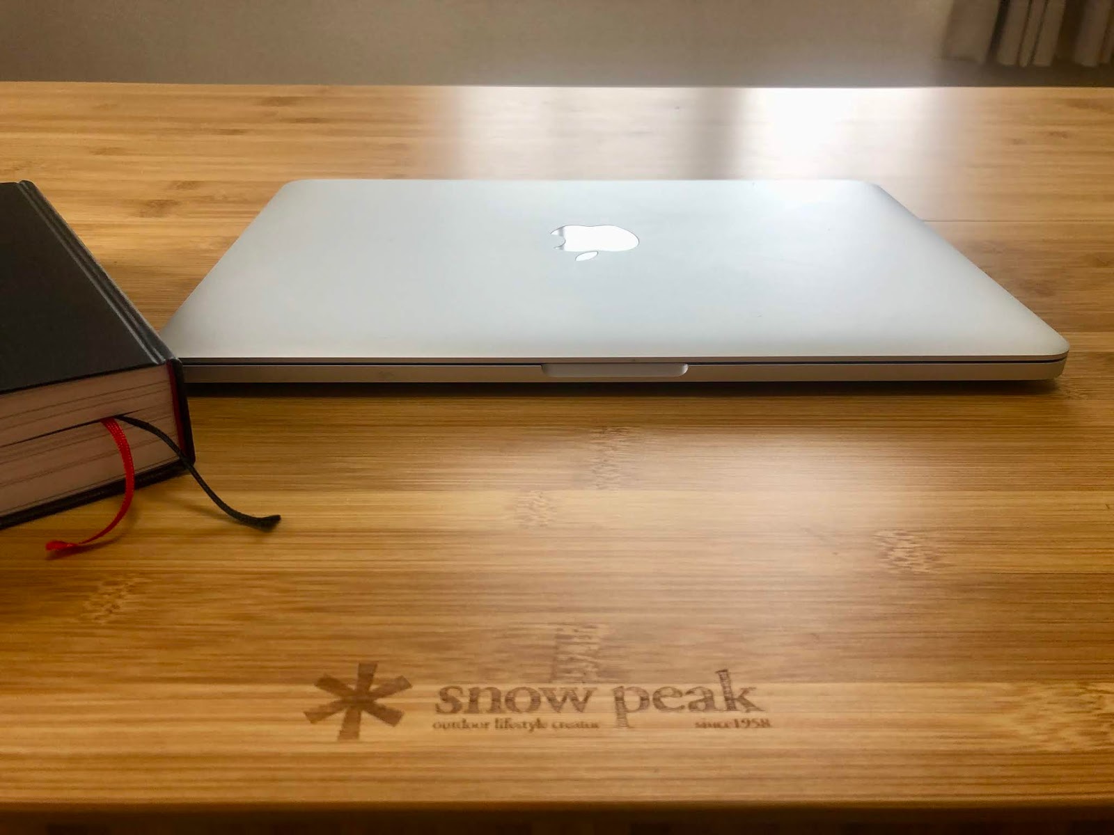 ひっそり紳士の嗜み 自宅用として snow peak スノーピーク ワンアクションテーブルロング竹 を購入