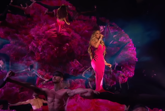 Mariah delivers one of the best performances of her damn career at the American music awards | Random J Pop Mariah delivers one of the best performances of her damn career at the American music awards | Random J Pop