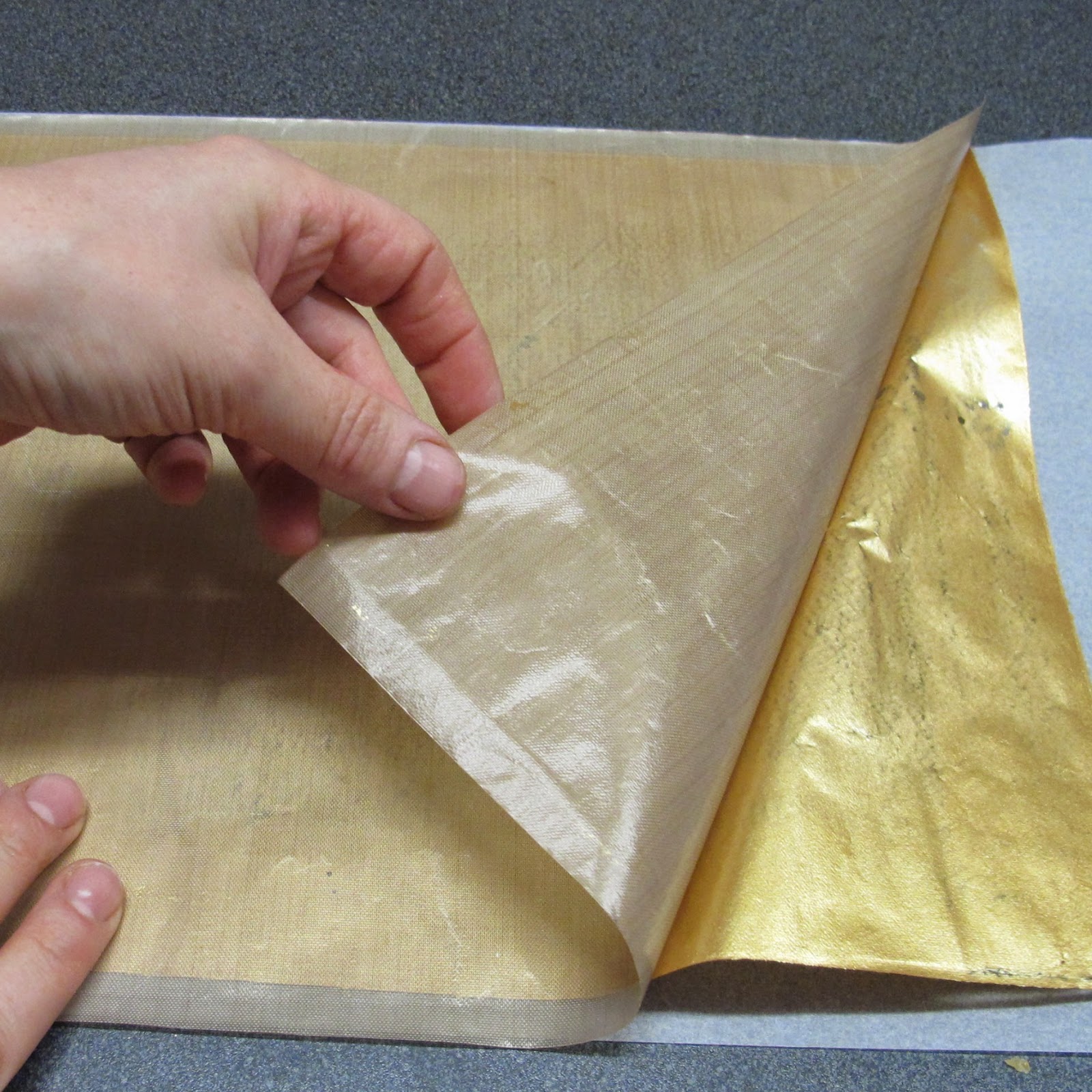 Anna Maria Cake Design How to create faux Gold leaf using Claire