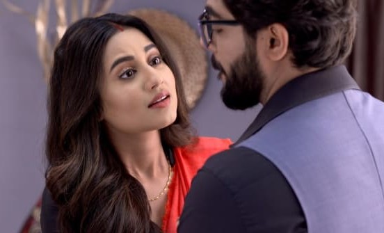 Ki Kore Bolbo Tomay 16 December 2020 Written Update Radhika stops Payel from taking the file